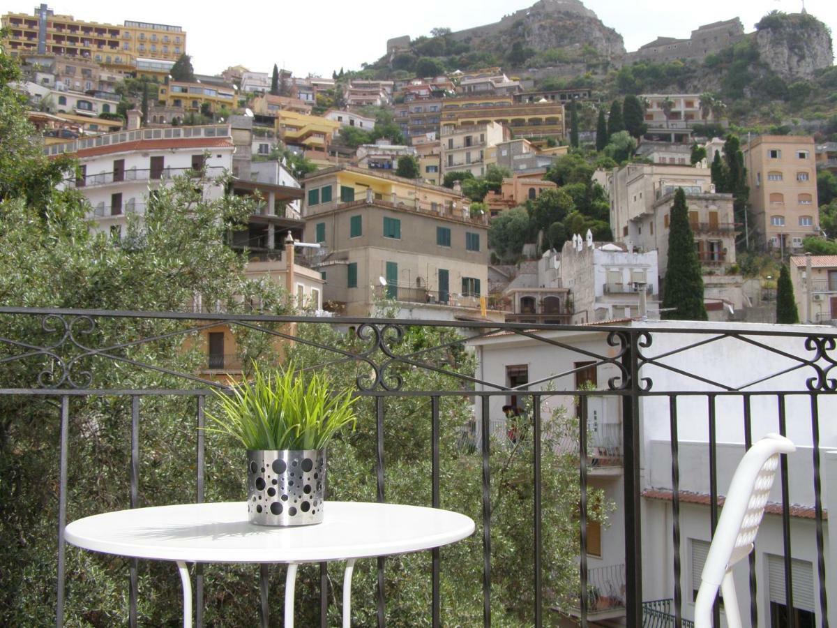 Апартаменты Taormina Castle And Sea View Экстерьер фото