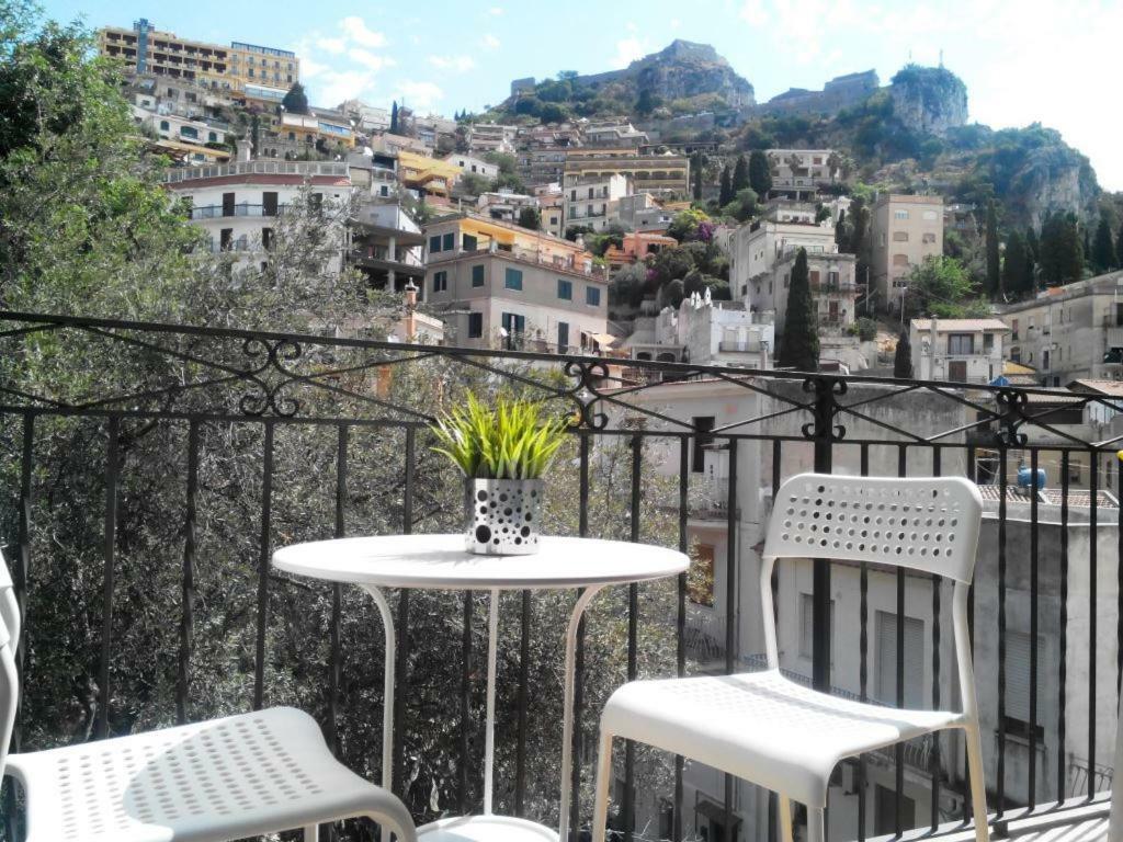 Апартаменты Taormina Castle And Sea View Экстерьер фото