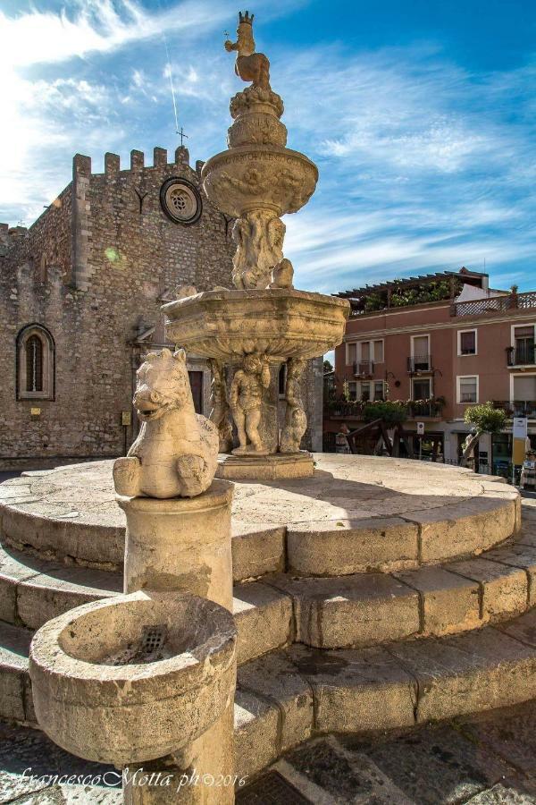 Апартаменты Taormina Castle And Sea View Экстерьер фото