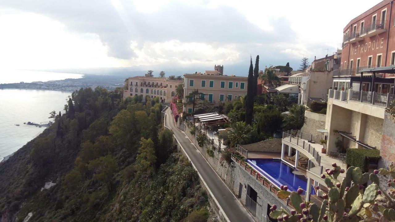 Апартаменты Taormina Castle And Sea View Экстерьер фото