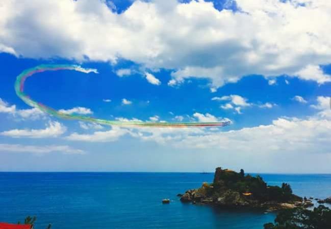 Апартаменты Taormina Castle And Sea View Экстерьер фото